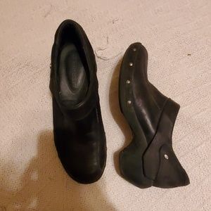 8M Merrell waterproof slip ons